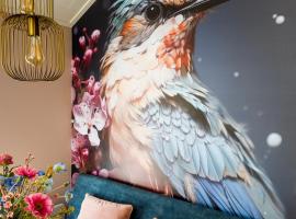 Royal Resort Cosy Cabin met Hottub，位于Haarle的酒店