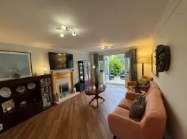 Family Getaway - 4-bed in Swansea