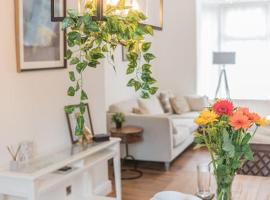 Luxury townhouse in Workington，位于沃金顿的酒店