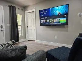 Homey 2br Home Near Dt & Airport
