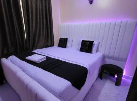 G&G Homes Pioneer 3 Bedroom，位于埃尔多雷特的酒店