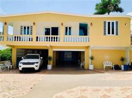 Hacienda Rose Tropical Paradise，位于Juncos的酒店