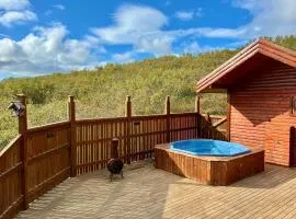 Private cottage on Golden Circle with hot tub