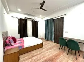 Entire flr 2BHK+terrace near Medanta hospital ggn