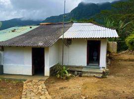 Knuckles Range Peak Cottage，位于Meemure的酒店