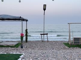 كرفان شاطئ ضباب，位于Bimmah的酒店