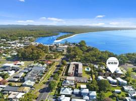 Huskisson Beach Holiday Villa by Experience Jervis Bay，位于赫斯基森的酒店