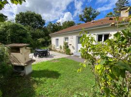 " La varap' " forêt, rochers, escalade, randonnées，位于Noisy-sur-École的酒店