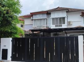 Homestay Anggerik 56 Saujana Utama，位于双溪毛糯的酒店