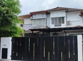 Homestay Anggerik 56 Saujana Utama