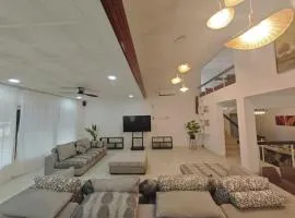 Taman Duta KL Deluxe Villa by uBook