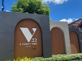 V32 Hotel