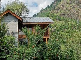 Odyssey Stays Kasol - Tree House & Campsite，位于卡索尔的酒店