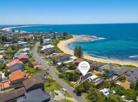 Blissful Direct Beach Access Pet-Friendly，位于Blue Bay 的酒店