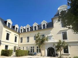 Hotel de France，位于圣波勒-德莱昂的酒店