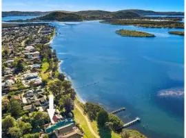 Charming Cottage by the Water Pet Friendly WoyWoy