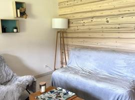 Appartement cosy 1 chambre avec balcon enStation de ski，位于Les Fourgs的酒店