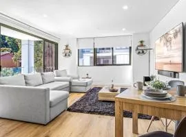 Scenic Wollongong Gem City Location with Rooftop