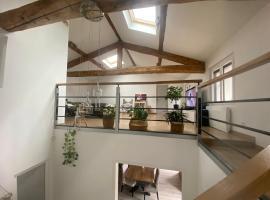 Chambres d'hôtes à la campagne，位于Saint-Romain-le-Puy的酒店