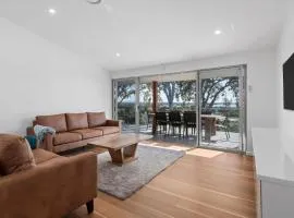 Perfect Beachhouse Lakes Surf at your Feet
