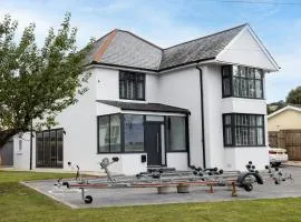 Greenacre - Close to beaches with Hydropool spa
