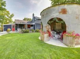 City Girl Farmhouse in Hudsonville with Hot Tub