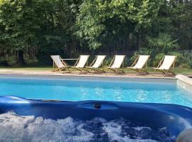 Domaine de Cachaou Logis du Pujeau sauna & spa piscine chauffée，位于萨莱的酒店