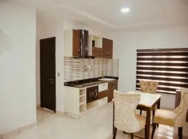 2-Bed Luxury Flat - Pet Friendly - Pool - Gym