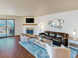 Lake Chelan Shores: Lakeside Luxury #19-5
