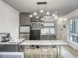 Le Chic Cabriolet Cozy Ski Condo 300m to Lifts，位于蒙特朗布朗的分契式公寓