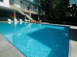 Hotel Puerto Triunfo，位于多拉代尔的酒店