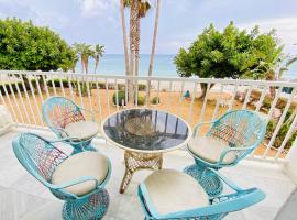 First Line Torrox Costa，位于托罗克斯科斯塔的酒店