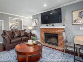 Chic Condo Retreat Private Bliss n Birmingham，位于伯明翰的酒店