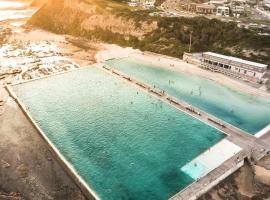 Beach & Brew-Modern 1-Bedroom in Trendy Merewether，位于Merewether的酒店