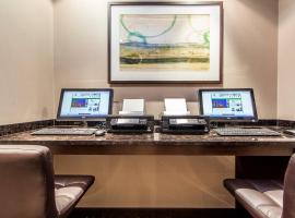 拉瓦尔蒙特利尔假日酒店，位于拉瓦尔的酒店