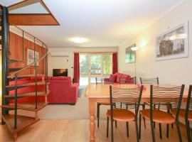 Cedar Holiday Units - Apartment 2，位于布赖特的酒店