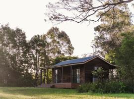 Cabins at LaPera Estate Lovedale Wedding Chapel，位于勒弗戴尔的酒店