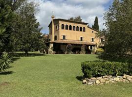 Casa Rural en Mont-ras, Palafrugell, Costa Brava，位于Montrás的酒店