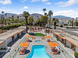 Mojave Resort - Adults Only，位于棕榈荒漠的酒店