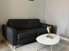 Maison de ville - 8 couchages，位于圣皮埃尔－勒穆捷的酒店