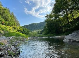 Hongcheon Oullim Glamping Pension，位于洪川郡的豪华帐篷营地