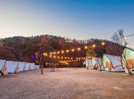 Gapyeong The Camp Caravan Glamping，位于加平的酒店