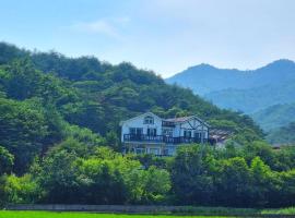 Samcheok Rose Valley Pension，位于三陟的酒店