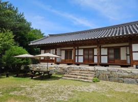 Hamyang Namgye Ilodang Hanok Stay