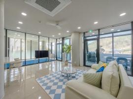 Ganghwa Cornerstone Pool Villa and Spa Pension，位于仁川市的酒店