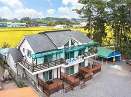 Taean Mongsanpo Huerim Pension