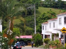 Segundo piso, dos habitaciones Floridablanca, 10 min del Hospital Internacional, casco urbano，位于佛罗里达布兰卡的酒店