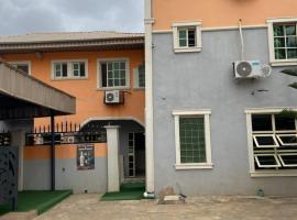 Magnet hotel & suite，位于Adeleye的酒店