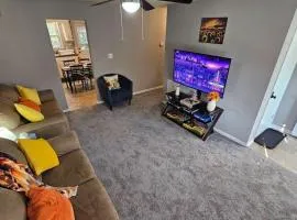 2BR Retreat sleeps 5 near ECU Stadium and Hospital