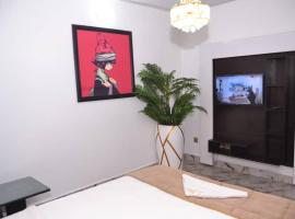 Standard Luxury Room - Sleeps2 - Pool - PetAllowed，位于莱基的酒店